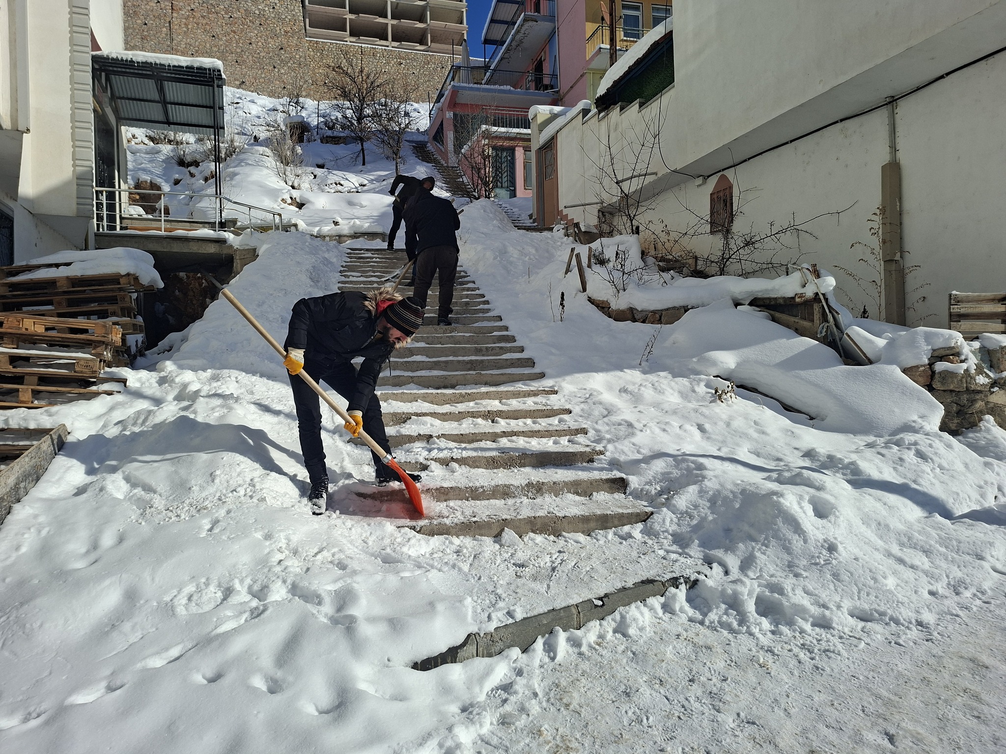 617410082_1296122182545940_5333715352324227004_n Bayburt’ta Karla Mücadele Aralıksız Sürüyor