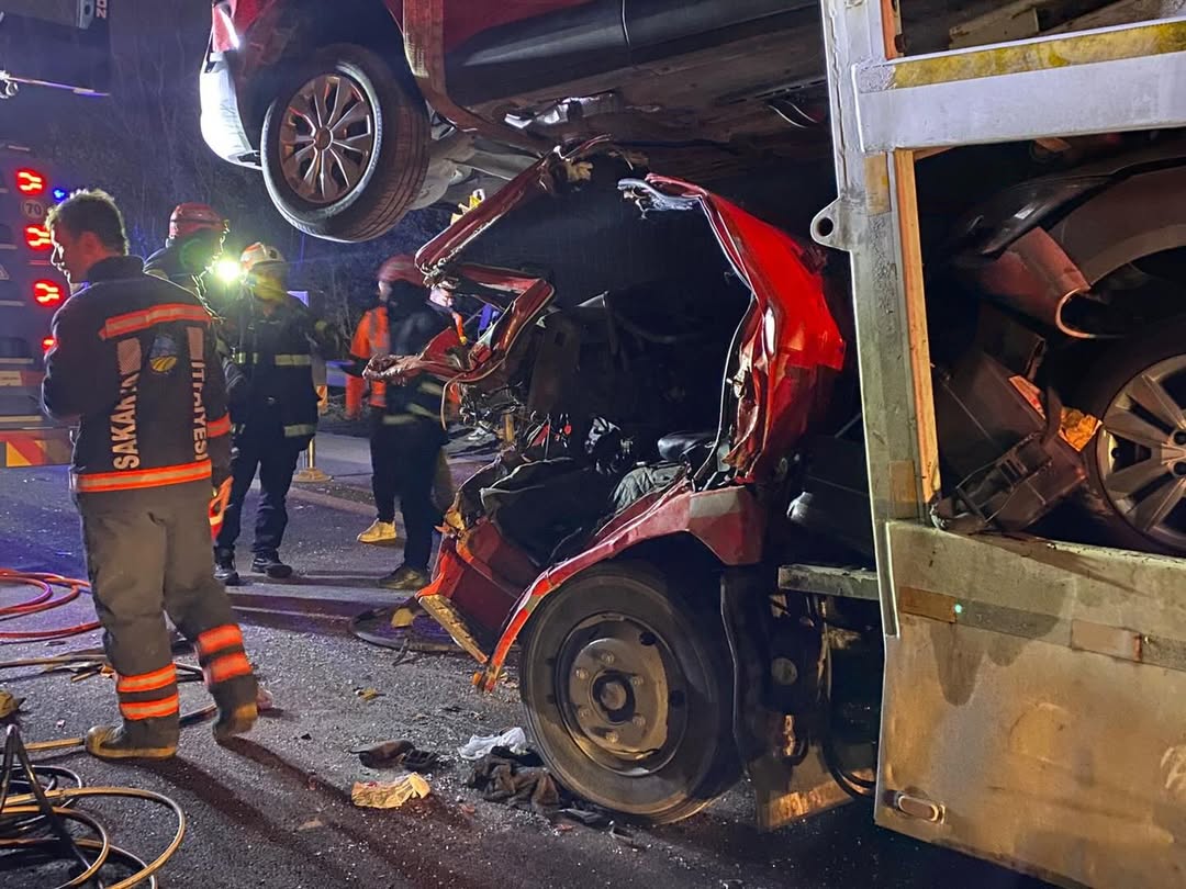 Kartepe-ilcesi-Masukiye-Mevkii-Otoyol-Istanbul-istikameti-uzerinde-meydana-gelen-zincirleme-traf-1 Kartepe Maşukiye Mevkii’nde Zincirleme Trafik Kazası