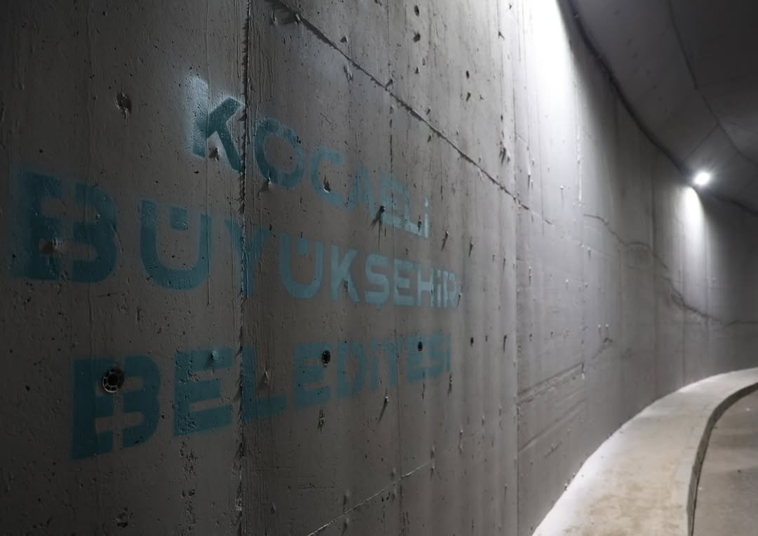 Kocaeli-Sehir-Hastanesine-ulasimi-saglayan-alt-gecitte-gerceklestirdigimiz-aydinlatma-ve-boyama-2 Kocaeli Şehir Hastanesi Yolunda Alt Geçitte Güvenlik ve Konfor Artırıldı